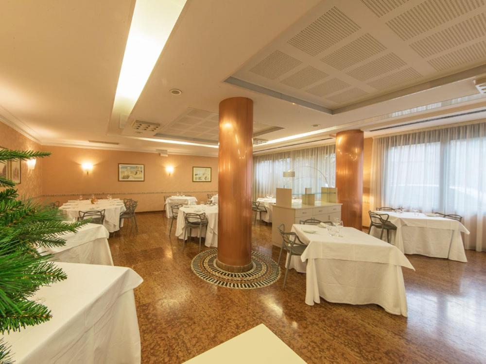 Ristorante Hotel Lucia - 100 Mt Dal Mare Джуліанова Екстер'єр фото